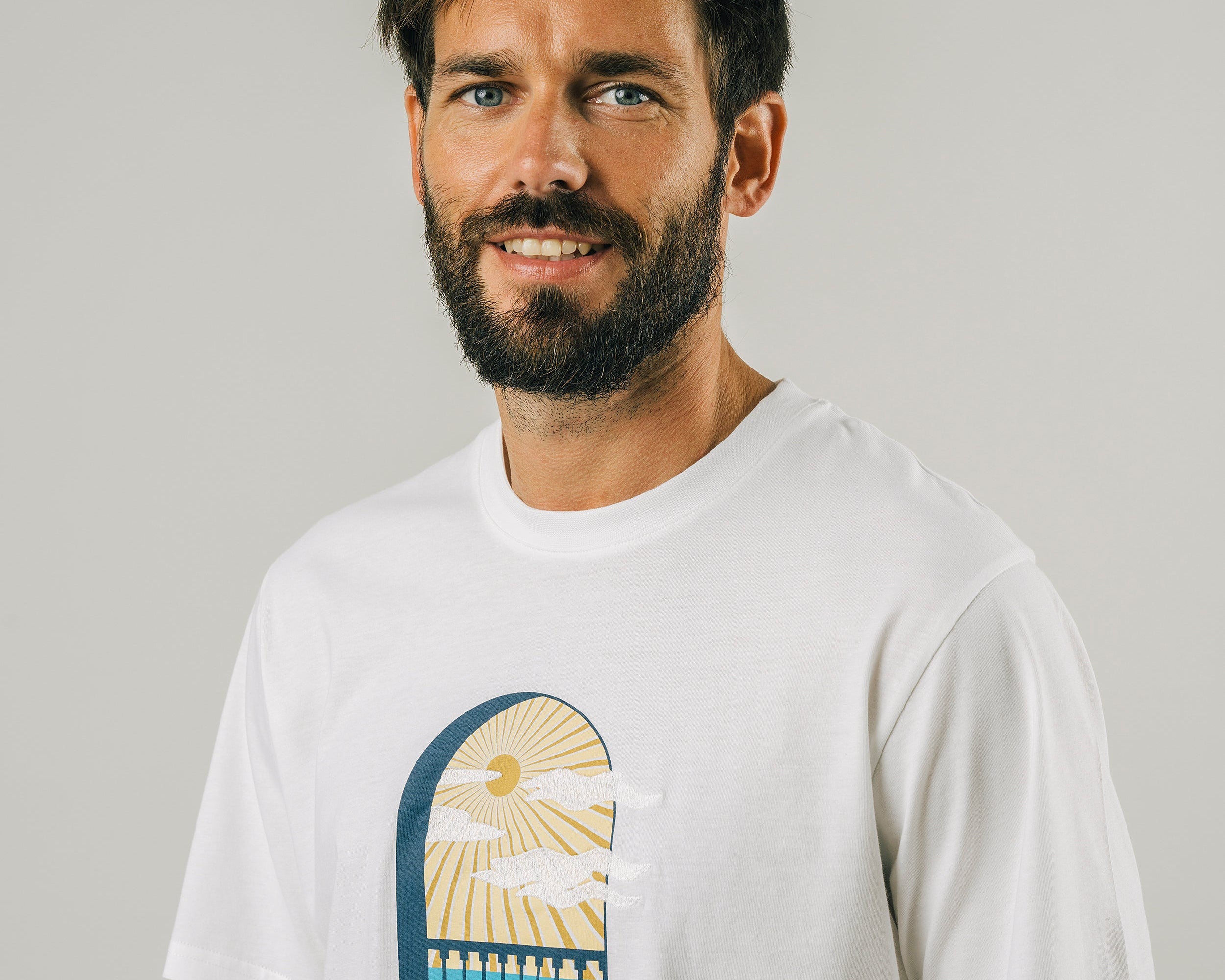 Brava - Sunbathing Club T-Shirt White - The Good Chic