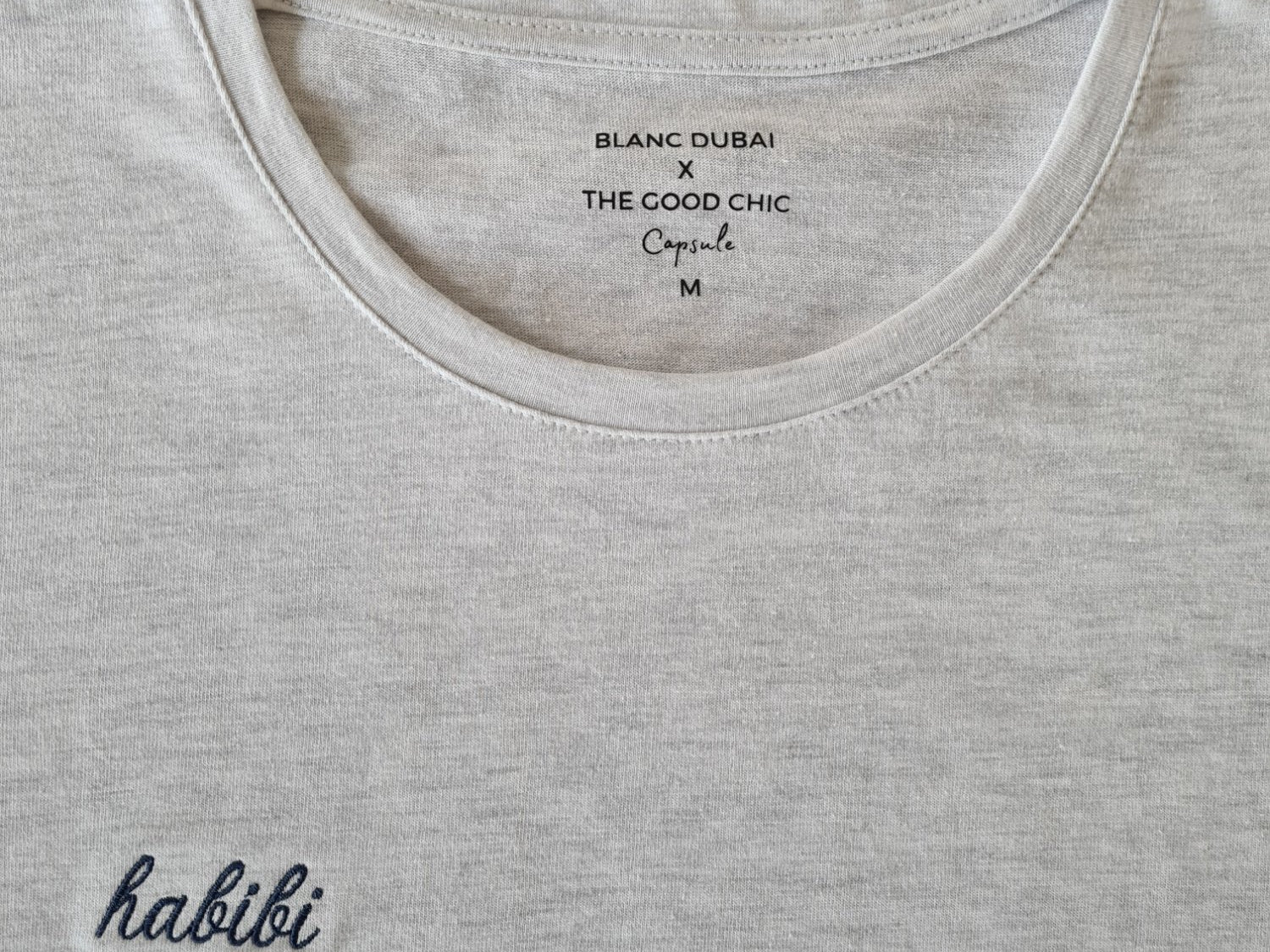 Habibi - T-Shirt collab Blanc Dubai - Light Grey color - The Good Chic